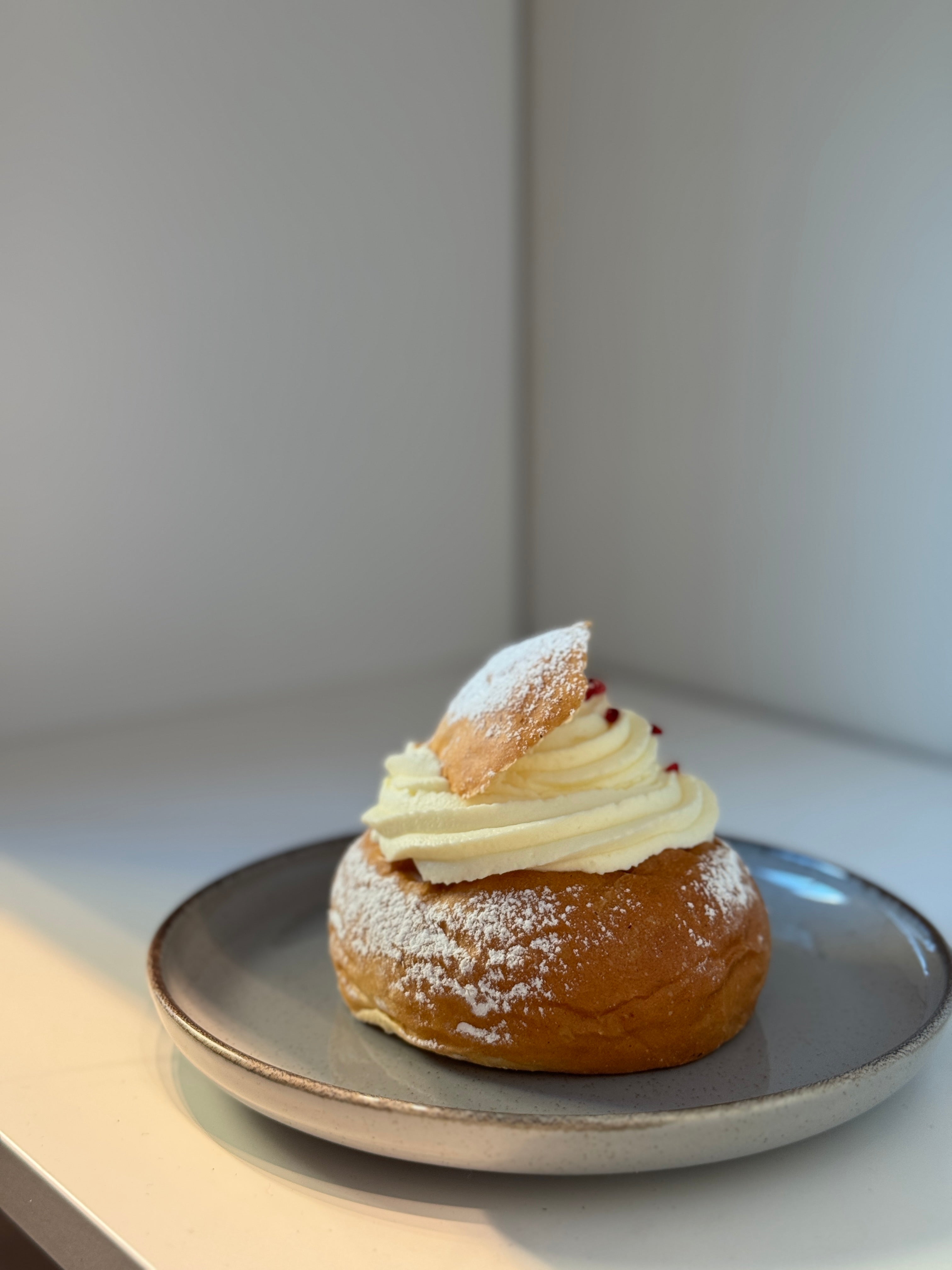 Vastlakukkel kirsimoosiga/vahukoorega